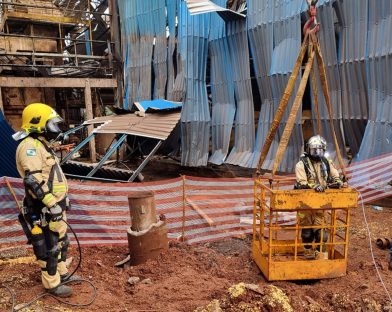 Imagem referente a Bombeiros continuam busca por pessoa desaparecida após explosão em Palotina