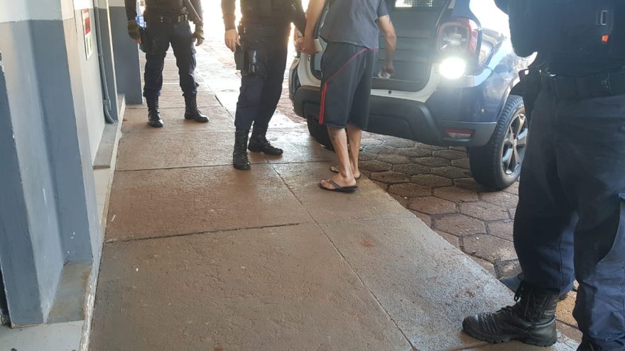Armado com faca, homem ameaça companheira e é preso pela GM