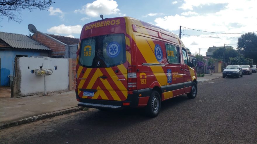 Homem é socorrido após sofrer queda no bairro Paulo Godoy