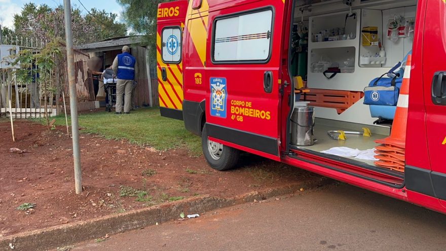 Com lesão na cabeça, homem é socorrido após sofrer queda em residência Jardim Colmeia