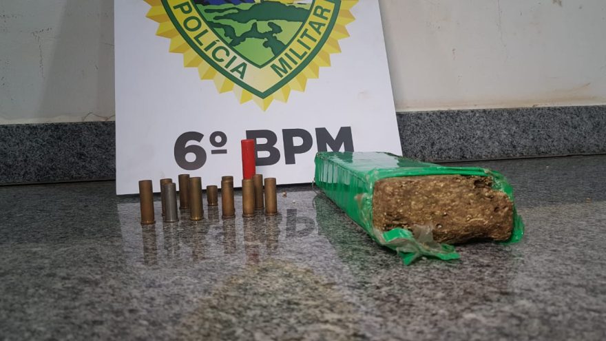 Após denúncia de disparo de arma de fogo, PM encontra cartuchos e tablete de maconha