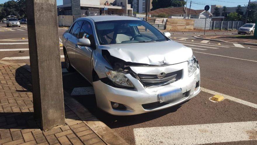 Carros se envolvem em colisão no cruzamento das Ruas Maranhão e Marechal Cândido Rondon