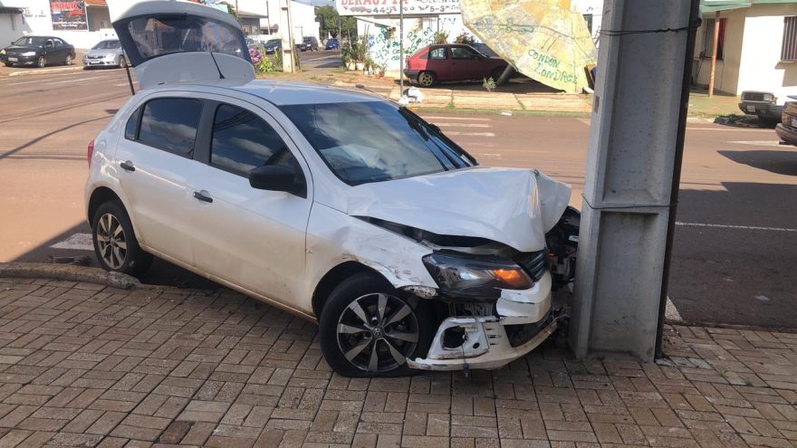 Mulher fica ferida em forte acidente de trânsito no Coqueiral