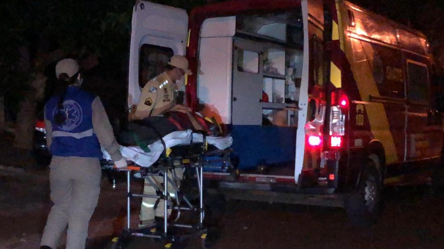 Idoso é atendido pelo Siate após cair de uma altura de três metros no Brasília