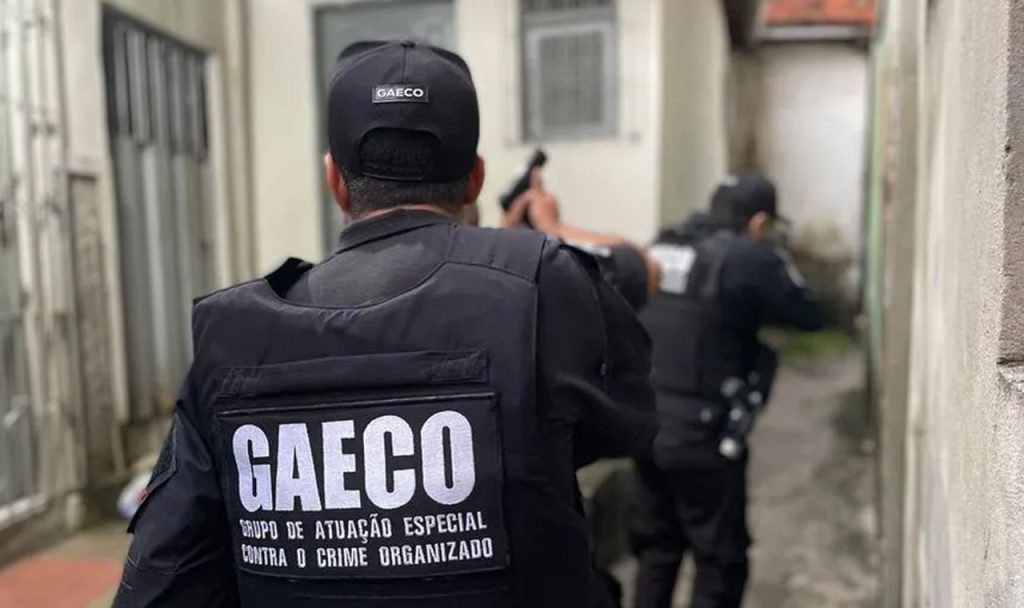 Policiais de Maringá são presos pelo Gaeco na operação Bogotá