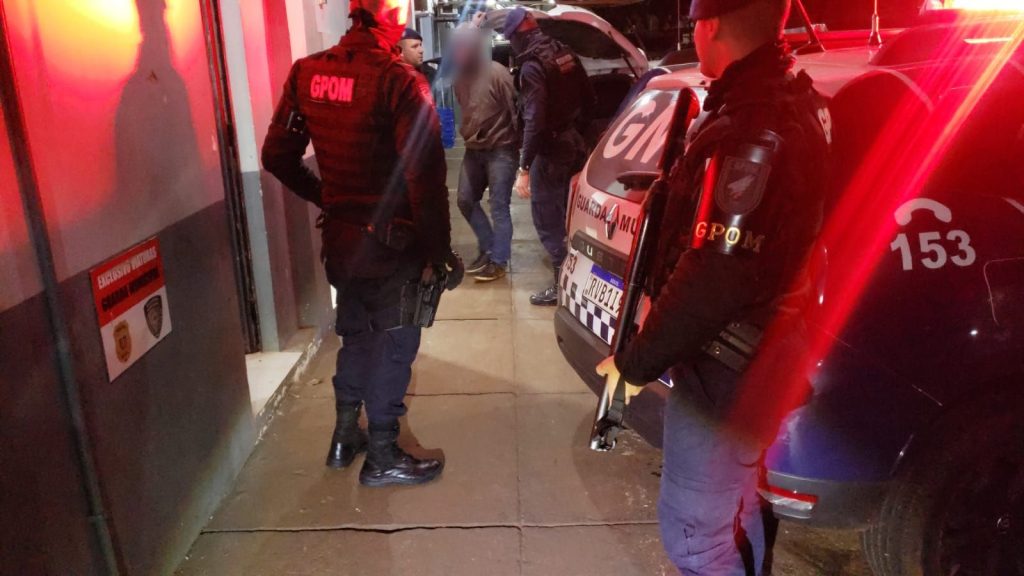 Jovem é detido após ameaçar ex-namorada e descumprir medida protetiva no bairro Universitário