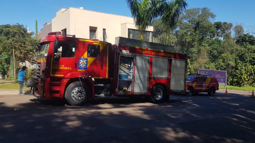 Ferro de passar roupa pega fogo e mobiliza Bombeiros no bairro Country
