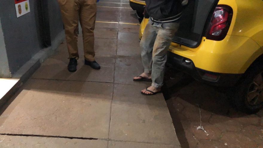 Homem é detido em Braganey após quebrar residência e carro das sobrinhas