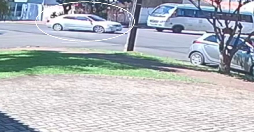 Câmera flagra acidente que deixou jovem de 22 anos gravemente ferida
