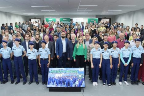 Governo inaugura última escola paralisada pela Operação Quadro Negro, em Campo Largo Imagem referente a Governo inaugura última escola paralisada pela Operação Quadro Negro, em Campo Largo