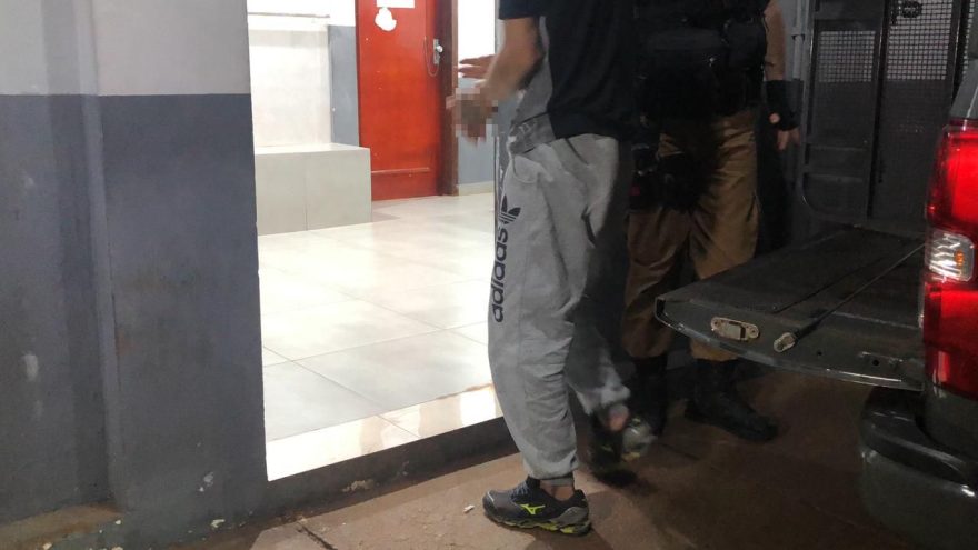 Homem que guardava arma embaixo do colchão é detido com maconha em Capitão