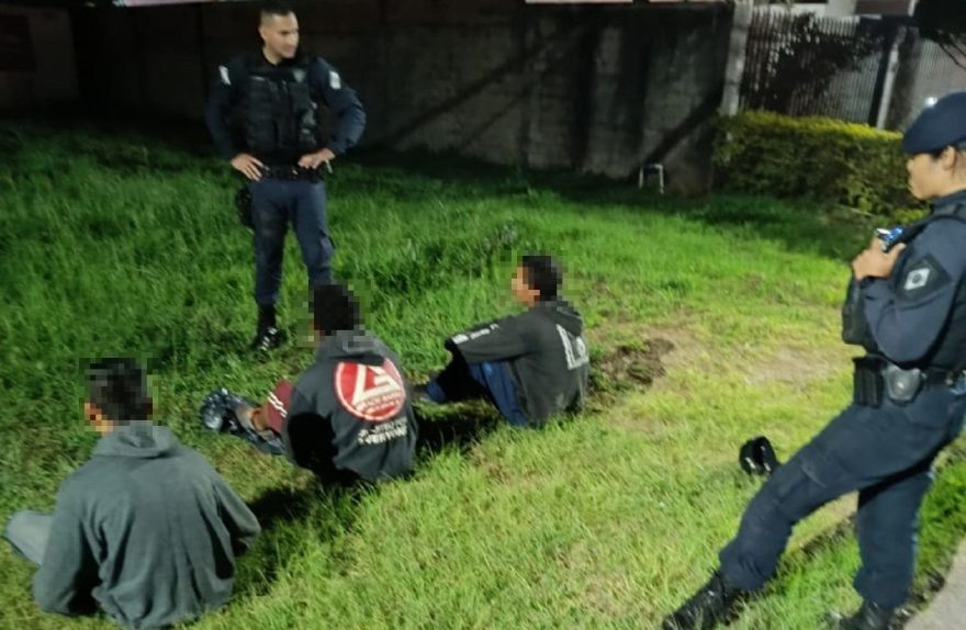 Trio é detido pela GCP e GM após invadir escola no Jardim Gramado