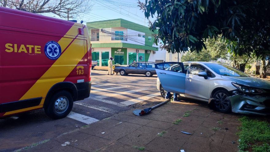 Três veículos se envolvem em colisão no Bairro São Cristóvão