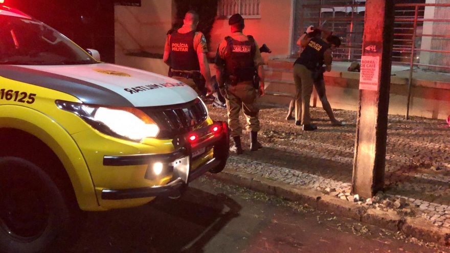 Equipes da Polícia Militar realizam ações em busca de pontos de tráfico em Cascavel
