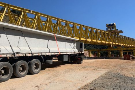 DER-PR informa que transporte de vigas para pontes da Rodovia dos Minérios segue até dia 22 Imagem referente a DER-PR informa que transporte de vigas para pontes da Rodovia dos Minérios segue até dia 22