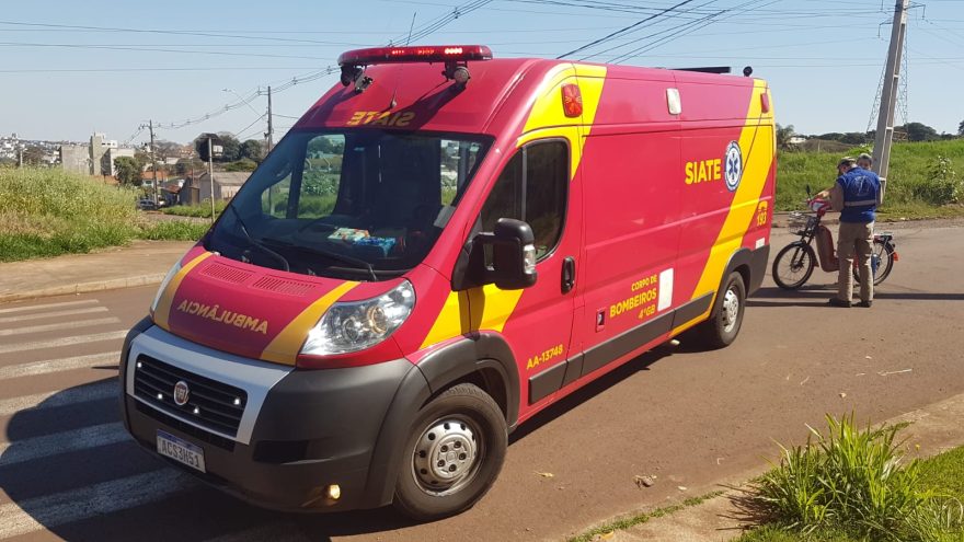Mulher é socorrida após sofrer acidente no Bairro Country