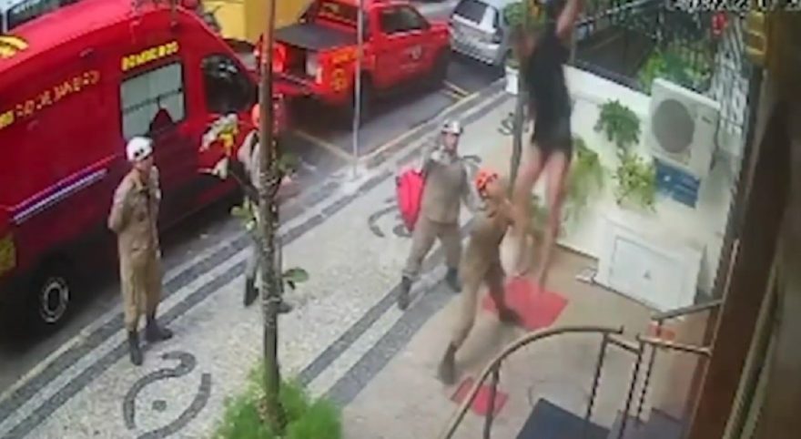 Ator Sidney Sampaio é hospitalizado após quebrar janela do 5º andar e cair de hotel no Rio