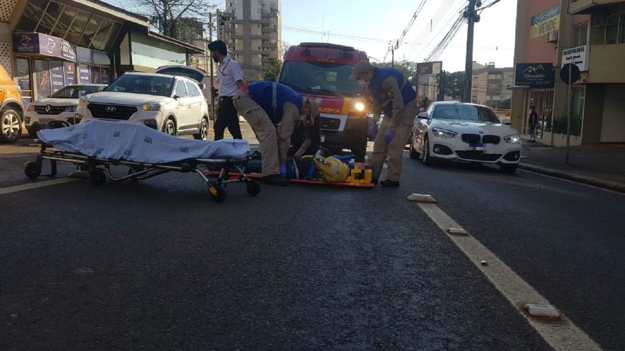 Motociclista sofre fratura no dedo do pé em acidente no Centro