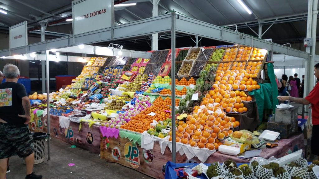 Festa do Morango reúne grande público e tem atrações extras no Centro de Convenções