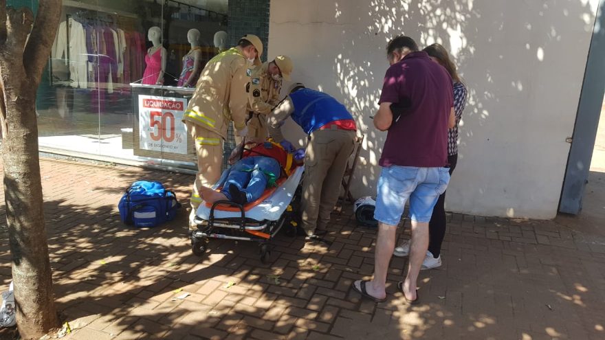 Motociclista fica ferido em acidente de trânsito na Rua Paraná