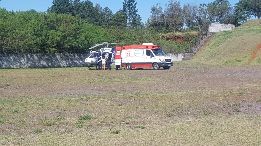 Criança de 3 anos é socorrida de helicóptero após cair de cavalo e sofrer TCE grave