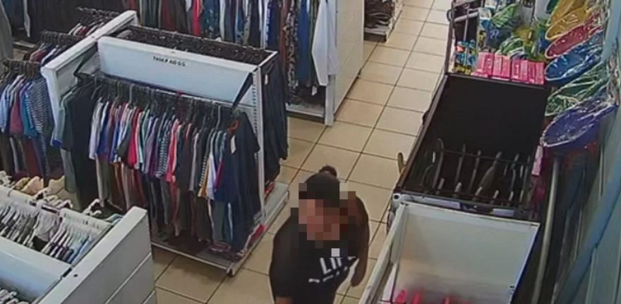 Mulher é flagrada furtando celular em loja no Centro