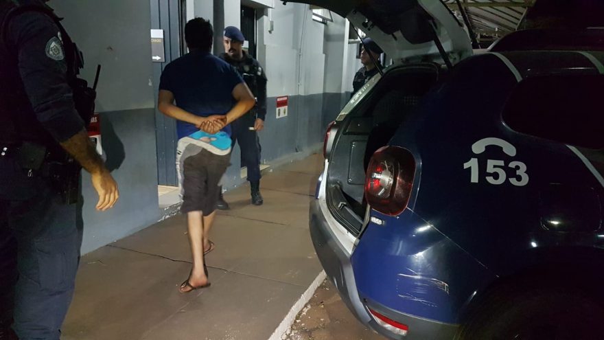 Com cueca rasgada, homem é preso por violência doméstica no Riviera