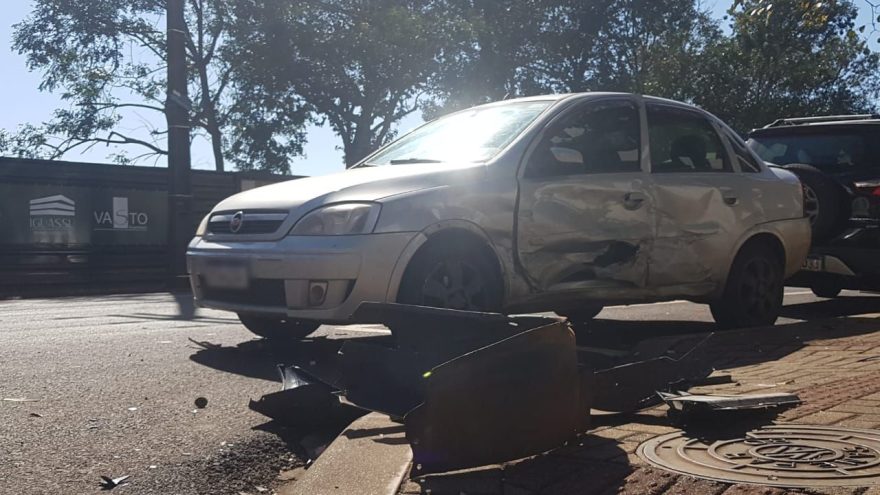 Mulher fica ferida em acidente na Rua Recife
