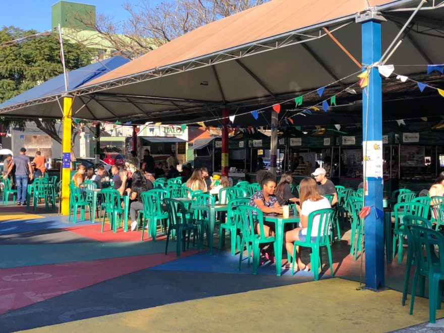 Cascavelenses aproveitam a Feira do Teatro em mais um domingo de sol