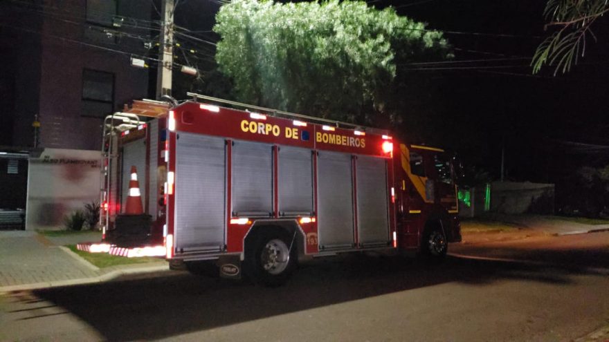 Mulher fica presa em elevador e é socorrida pelo Corpo de Bombeiros
