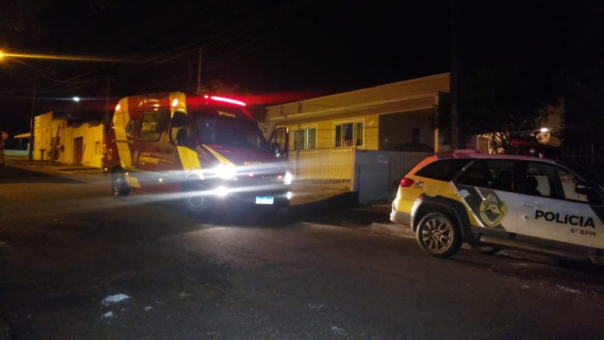 Homem é esfaqueado em baile, volta pra casa e pede apoio do Siate