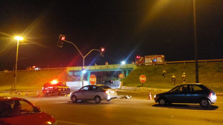 Tentativa de suicídio mobiliza Corpo de Bombeiros ao viaduto da Petrocon