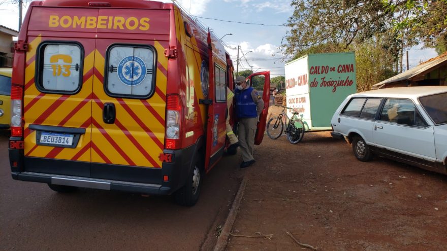 Homem bate bicicleta contra pedra e precisa ser socorrido pelo Siate
