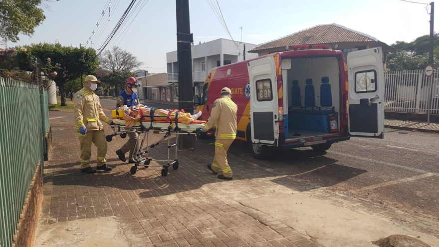 Idosa sofre ferimento na nuca ao cair dentro de casa