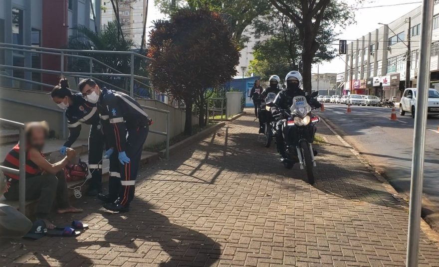 Homem é socorrido após sofrer overdose na rua Paraná