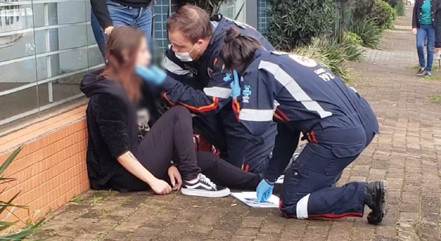 Mulher passa mal e é socorrida pelo Samu no Centro