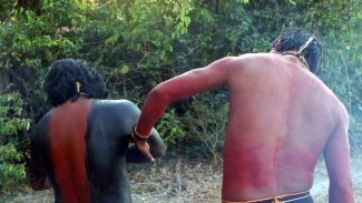 Escavações arqueológicas revelam vala comum em terra indígena