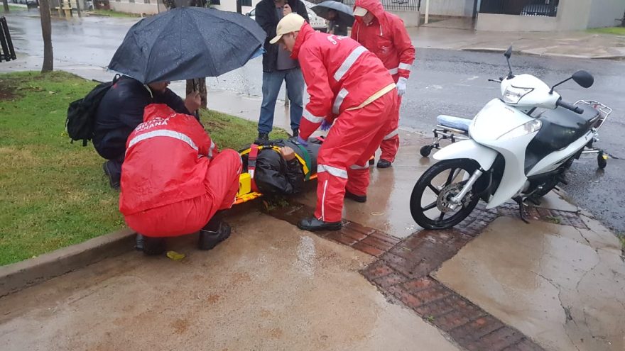 Mulher fica ferida após colisão entre moto e Saveiro no Nova Cidade