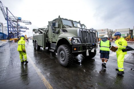 Porto de Paranaguá recebe 20 viaturas blindadas do Exército fabricadas nos EUA Imagem referente a Porto de Paranaguá recebe 20 viaturas blindadas do Exército fabricadas nos EUA