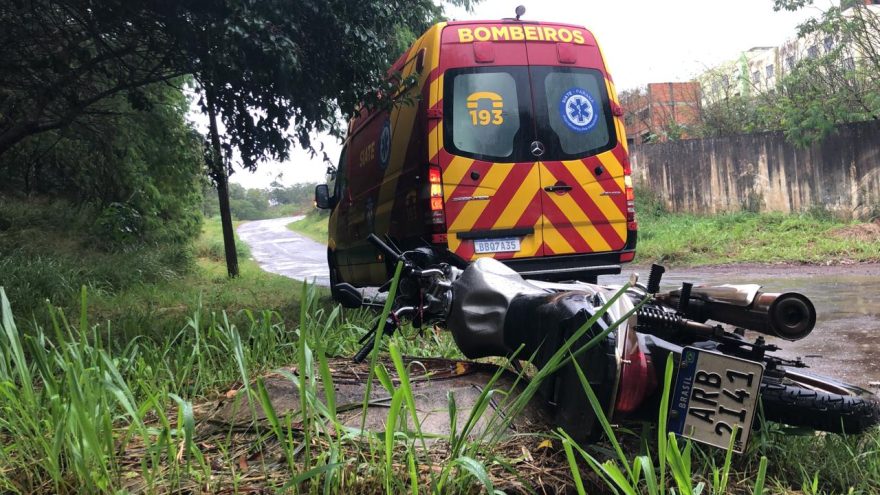 Bombeiros atendem vítima de acidente às margens da BR-277