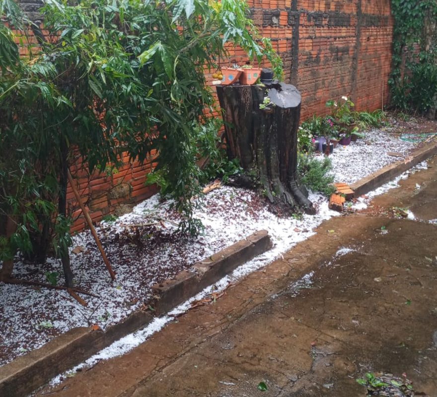 Internautas registram chuva de granizo em vários pontos de Cascavel