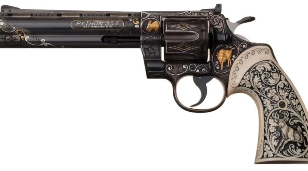 O leilão do revólver de Elvis Presley: Uma relíquia distinta entre 37 armas colecionadas pelo Rei do Rock