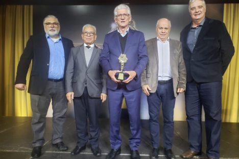 Secretário de Agricultura recebe Troféu Agroleite como Personalidade do Ano