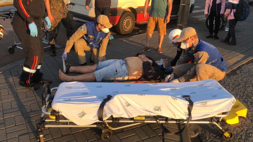 Motociclista fica ferido em acidente de trânsito na Rua Presidente JK