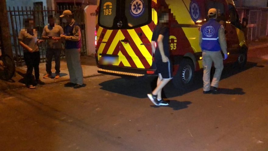 Adolescente fica ferido ao cair de bicicleta na Rua Sucuri