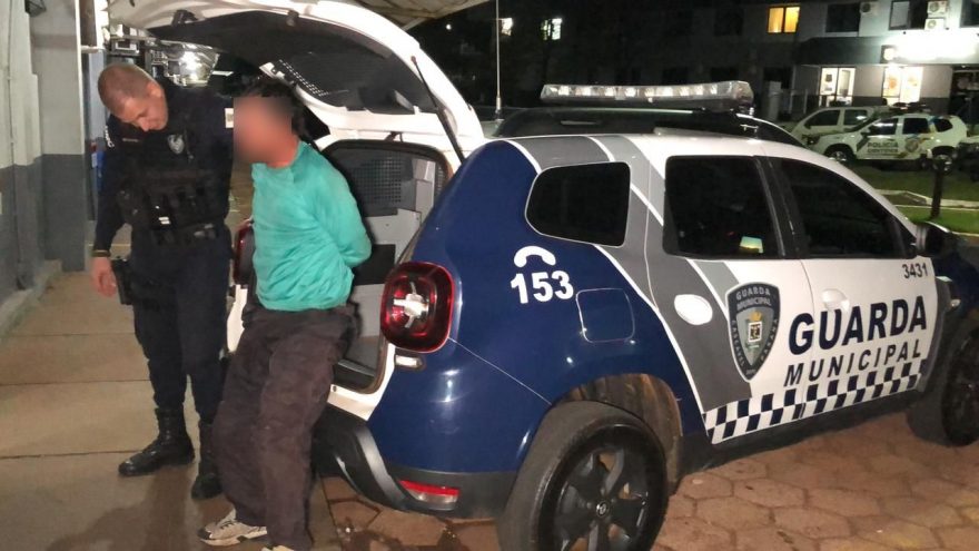 Procurado pela Justiça por roubo agravado é encontrado pela GM na Rua Imigração