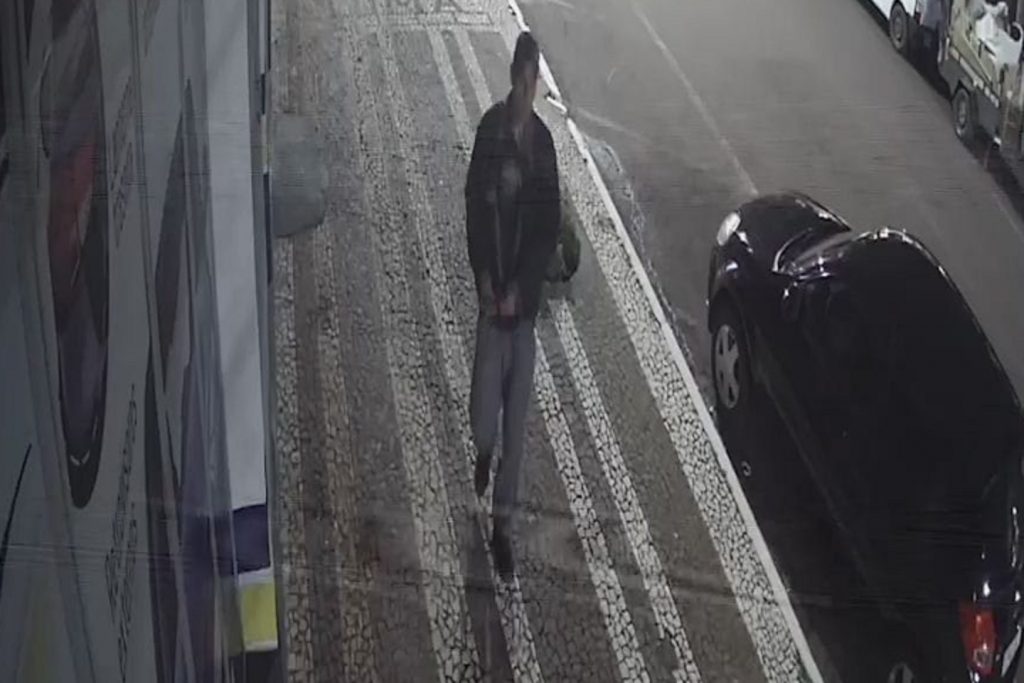 Bicicleta de cor laranja foi furtada no Centro