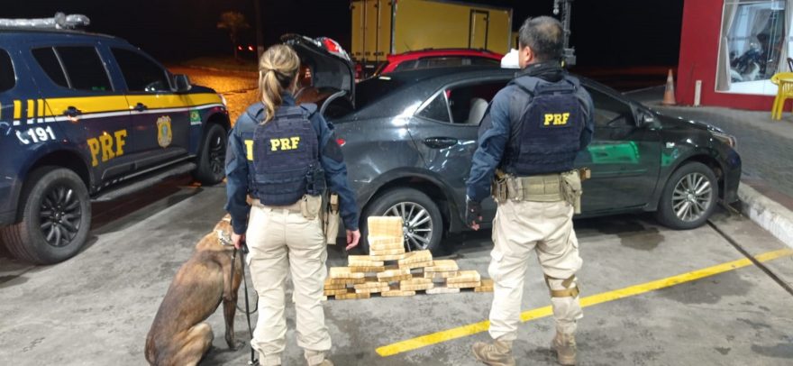 Carga de cocaína é encontrada em Corolla pela PRF