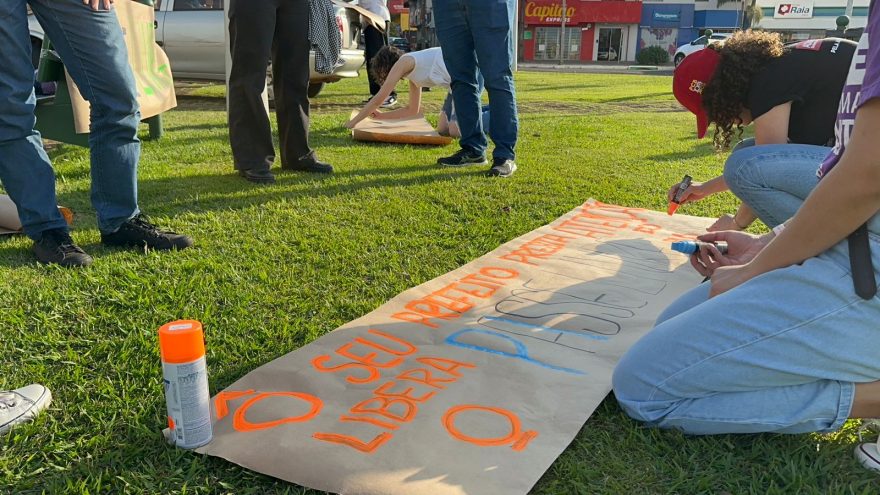 Manifestação pedindo por ‘passe livre’ no transporte coletivo é realizada em Cascavel