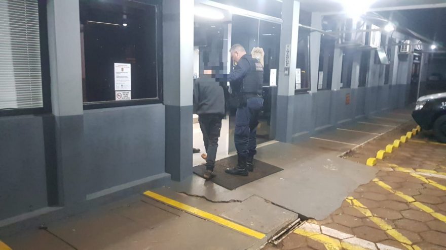 Jovem é preso após ameaçar a tia no Maria Luiza